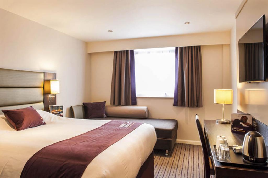 Premier Inn London Elstree / Borehamwood Exterior photo