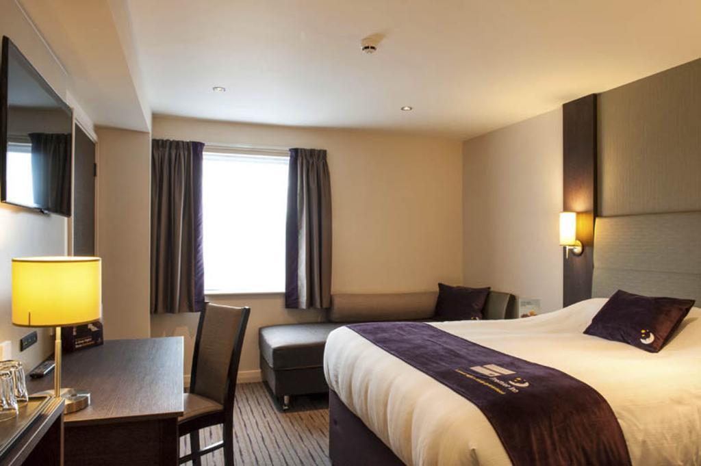 Premier Inn London Elstree / Borehamwood Room photo