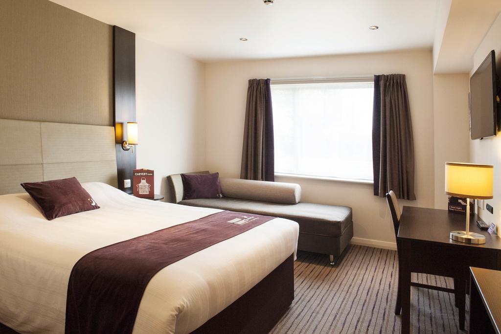 Premier Inn London Elstree / Borehamwood Room photo