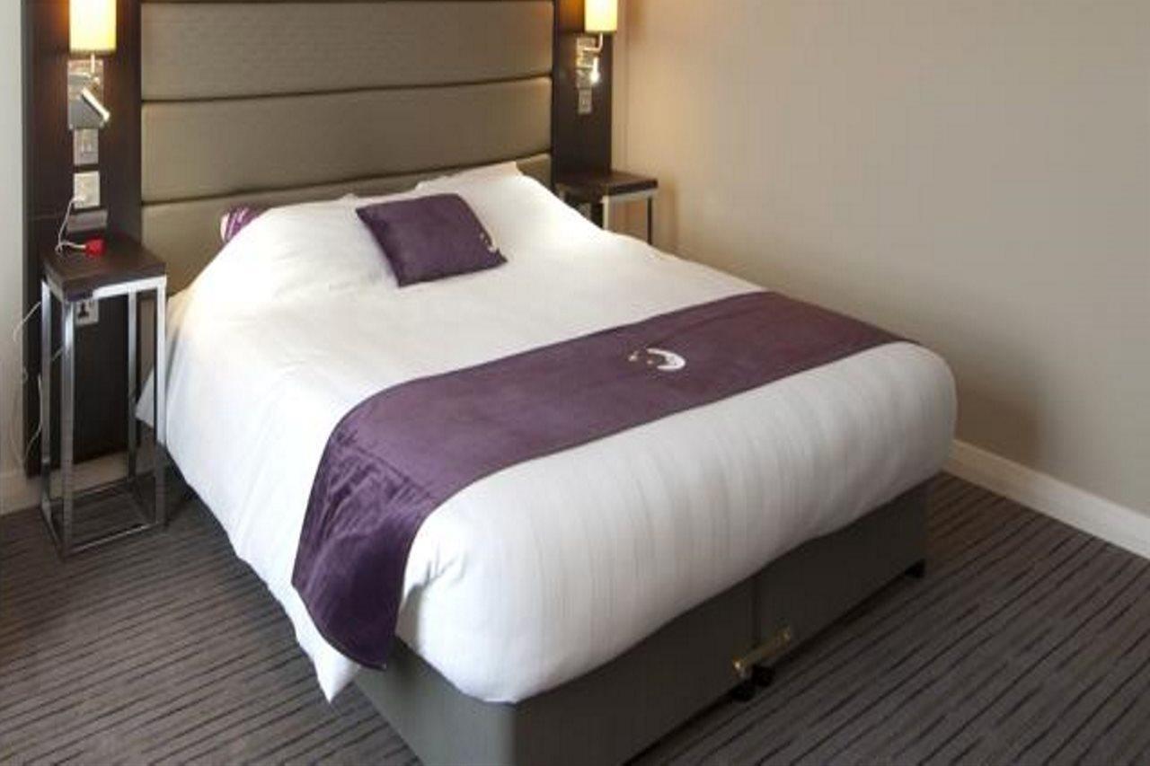 Premier Inn London Elstree / Borehamwood Exterior photo