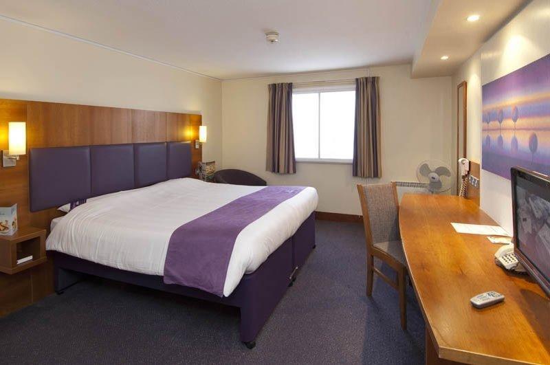 Premier Inn London Elstree / Borehamwood Exterior photo