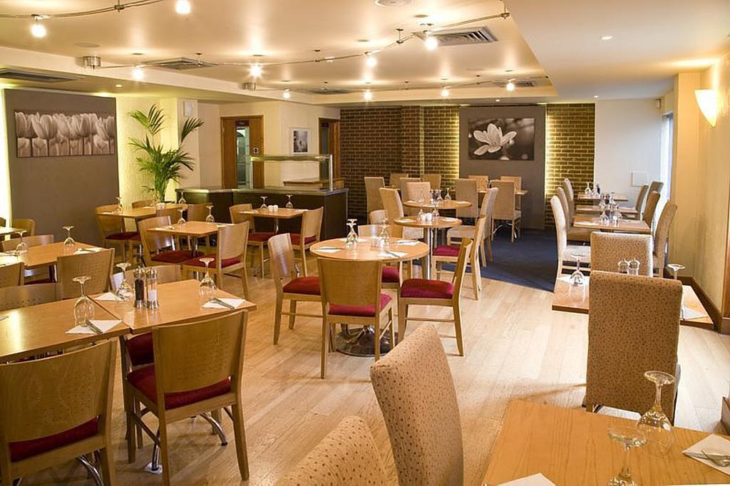Premier Inn London Elstree / Borehamwood Exterior photo
