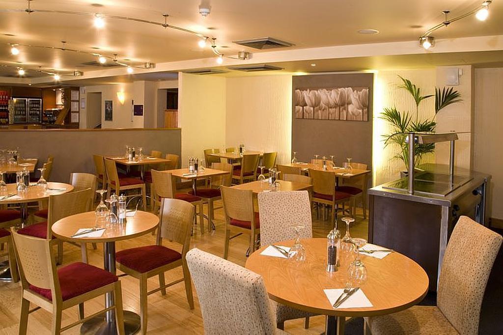Premier Inn London Elstree / Borehamwood Exterior photo