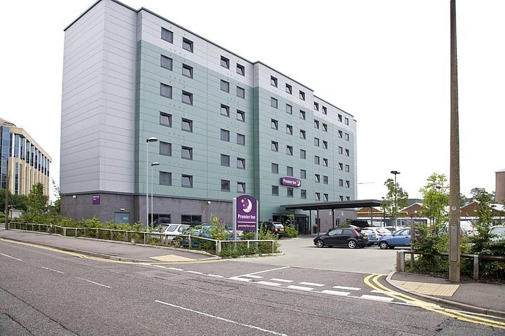 Premier Inn London Elstree / Borehamwood Exterior photo